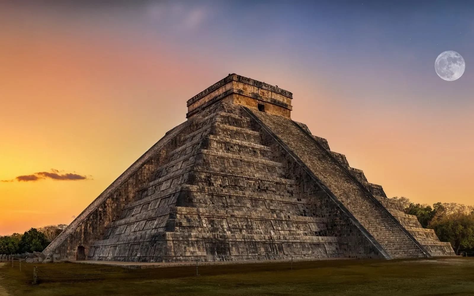 visiting-Chichen-Itza-Mexico